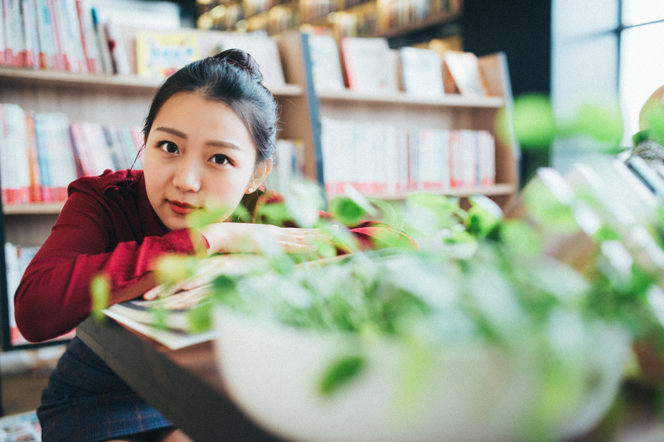 图书馆清纯卖萌女